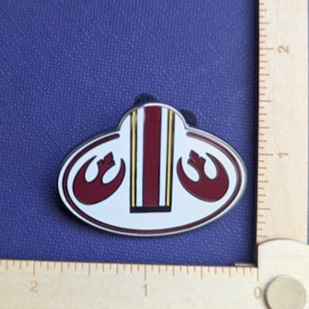 Disney What's My Name? Badges Mystery Collection Star Wars Luke X-Wing Pilot Pin